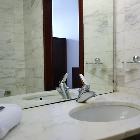 Tribe Centre Gare 4*
