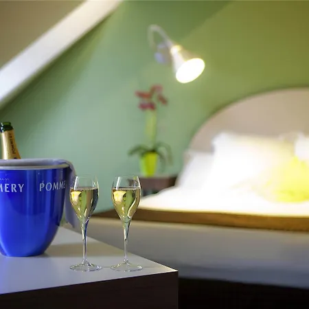 Tribe Centre Gare Hotel 4*