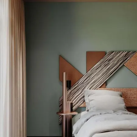 Tribe Centre Gare Отель 4*