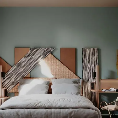 Отель Tribe Centre Gare 4*