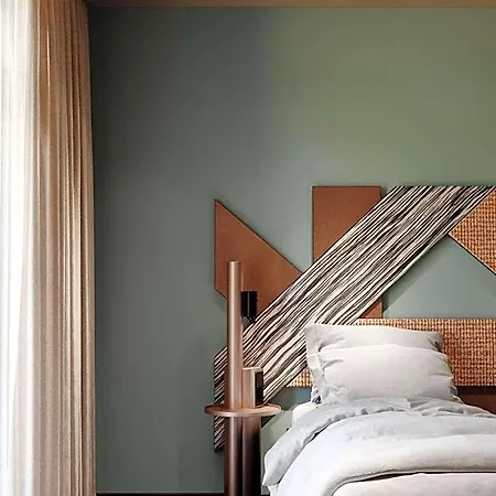 Tribe Centre Gare 4*