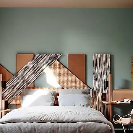 Tribe Centre Gare 4*