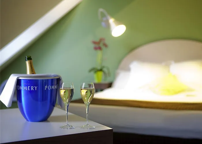 Mercure Centre Gare מלון 4*